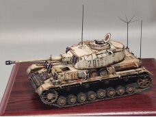 Border Model - Pz.Beob.Wg. IV Ausf. J w/Commander&Infantry, 1/35, BT-006