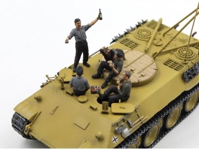 ICM - "Prost!", Between Battles on Bergepanther (WWII German Tankmen with Bergepanther), 1/35, 35343 7