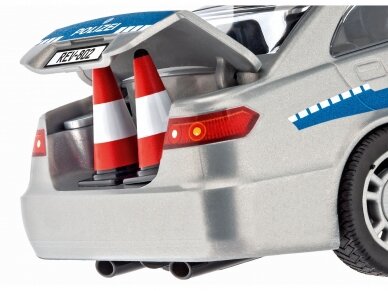 Revell - JUNIOR KIT Police car with figure, 1/20, 00820 3