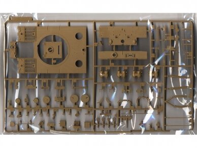 Rye Field Model - Sd.Kfz. 181 Pz.kpfw.VI Ausf. E Tiger I Middle Production W/ Full Interior, 1/35, RFM-5010 10