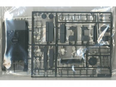 Tamiya - German 8 ton Semi Track 20mm Flakvierling Sd.Kfz 7/1, 1/35, 35050 2